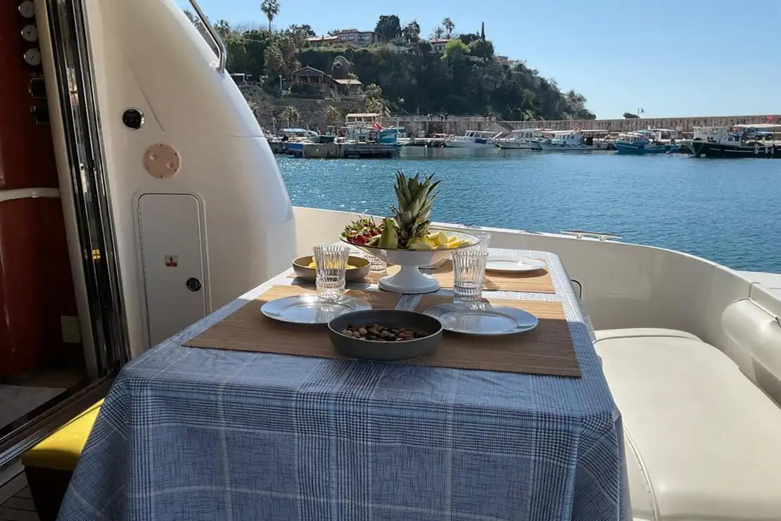 Antalya Yat Kiralama 16m Özel Yapım 11